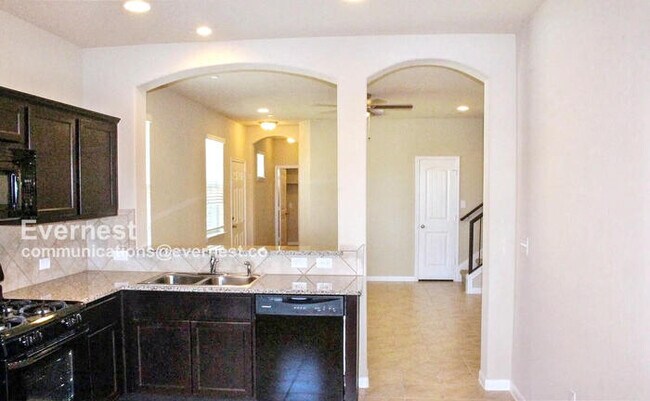 Building Photo - 2880 Donnell Dr