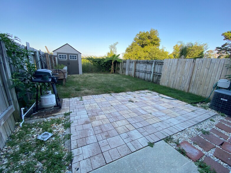 Building Photo - 63 Pine Ridge Trce