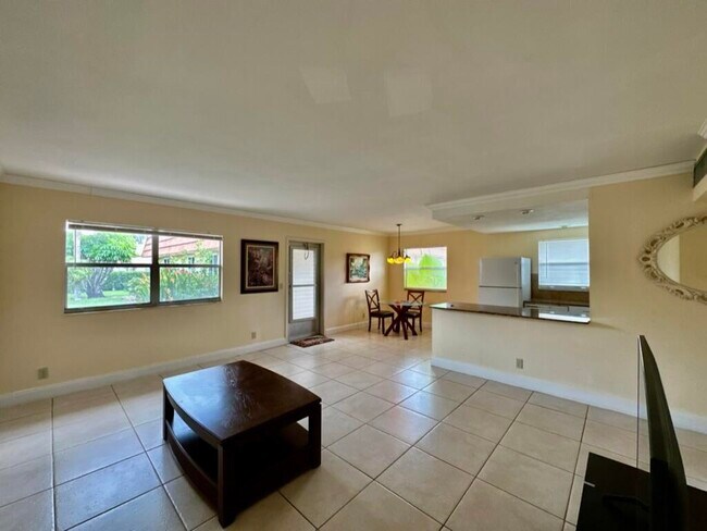 Building Photo - 301 Seville Dr