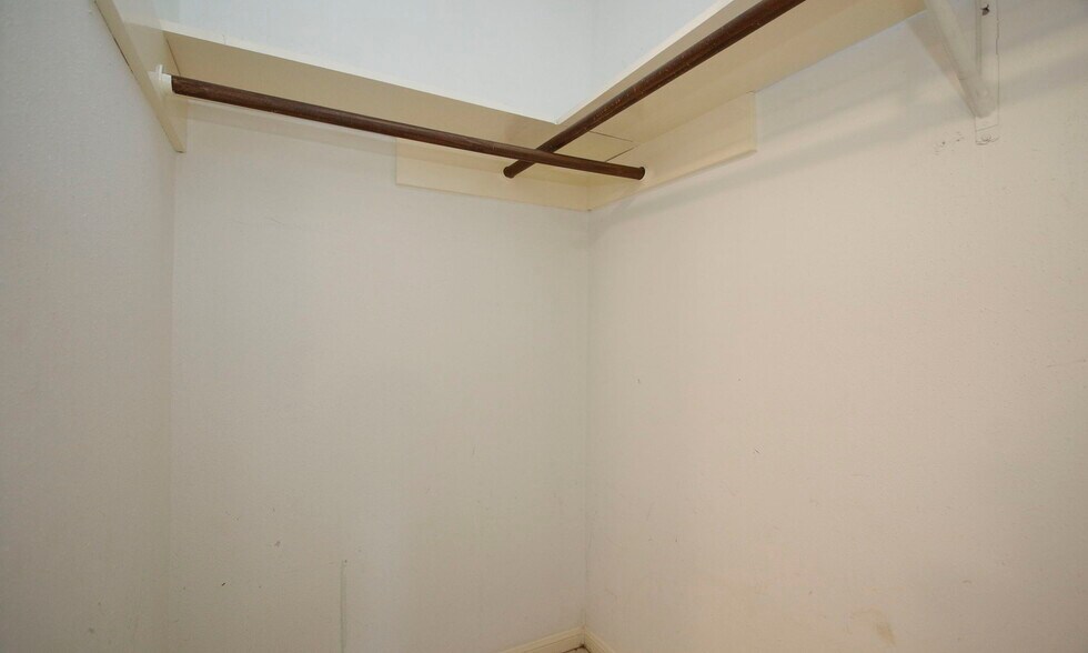 Building Photo - 21306 Park Run Drive