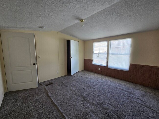Building Photo - 2412 Cattail Cir