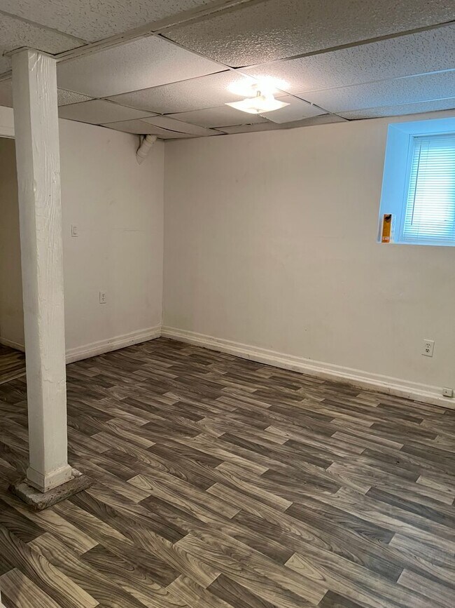 Building Photo - 1316 E 61st St