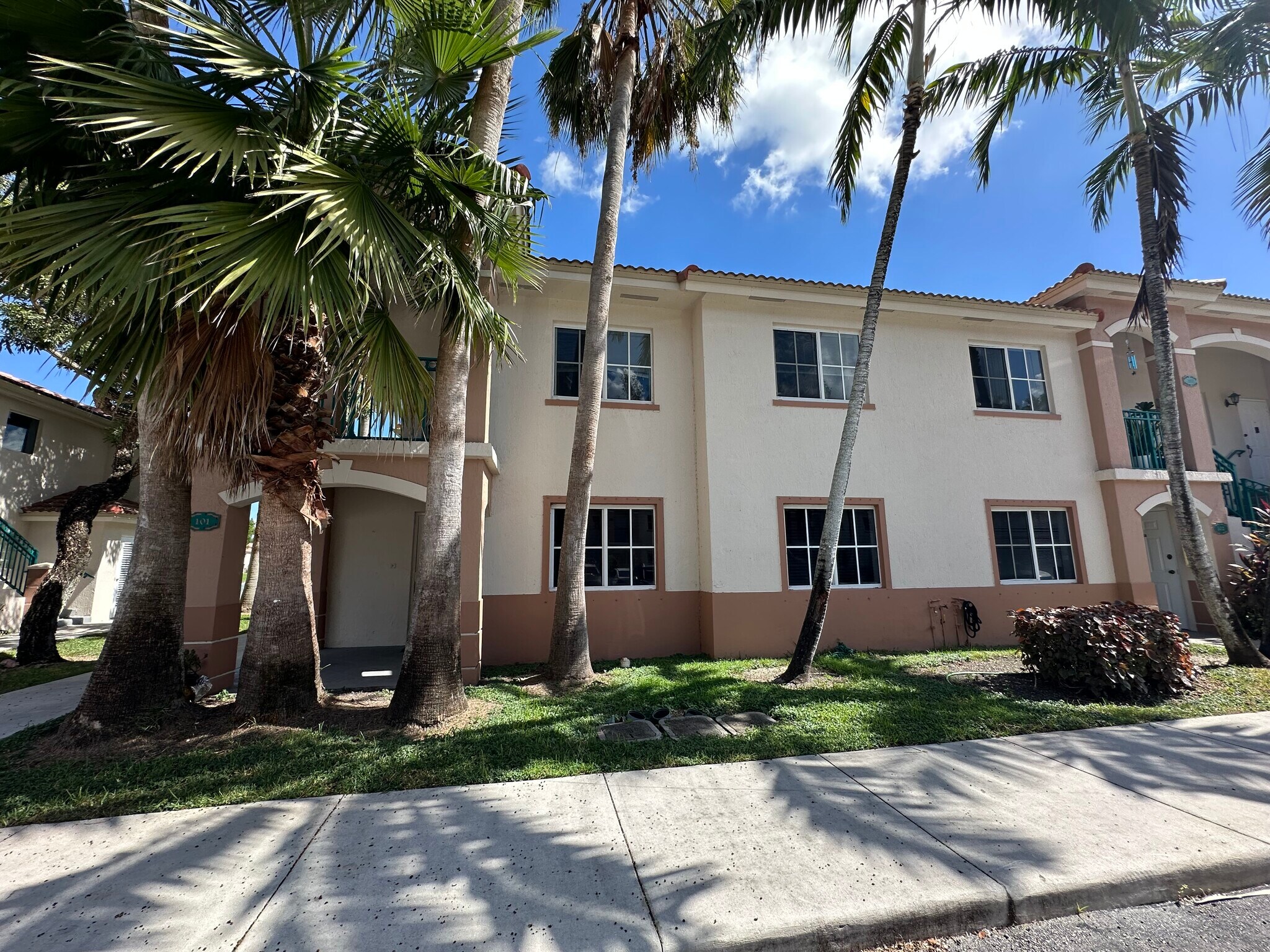 Building Photo - 1261 SE 31st Ct