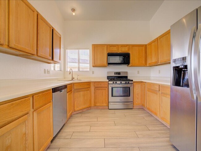 Building Photo - 3 Bed/2 Bath- GREAT Location Near Downtown