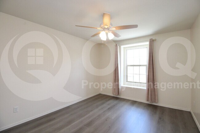 Building Photo - 16401 W Latham St