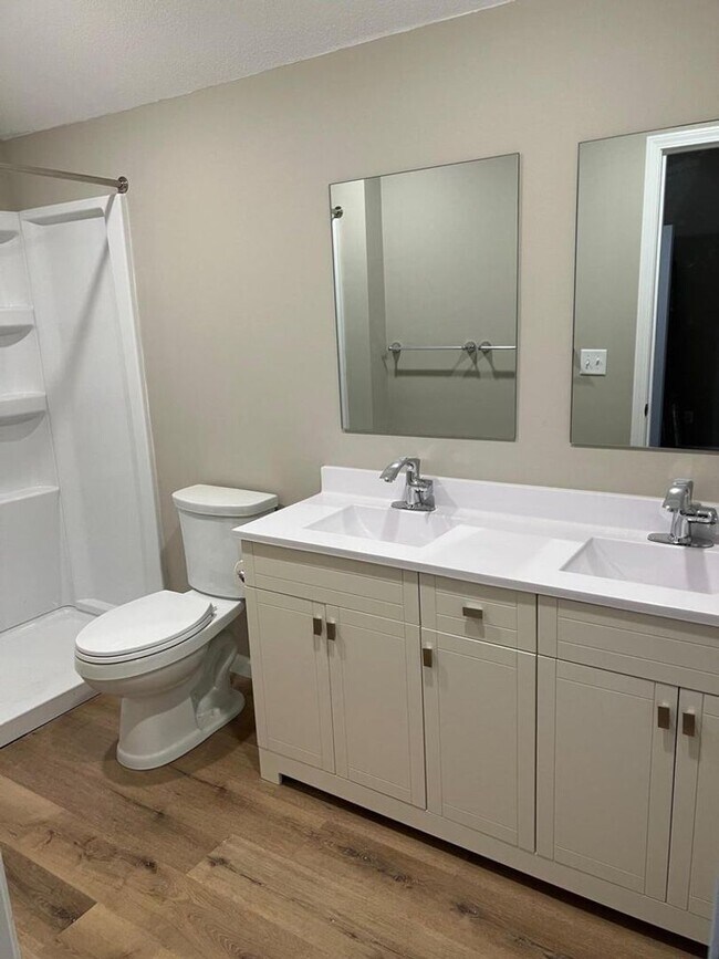 Building Photo - Beautifully Updated 4 Bed 2.5 Bath House!