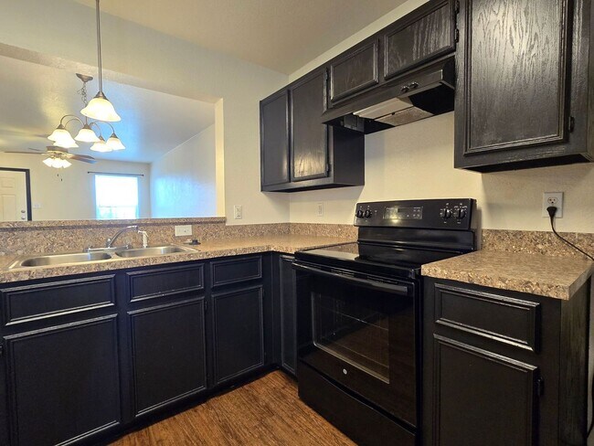 Building Photo - RENT REDUCTION & SPECIAL - AVAILABLE NOW!