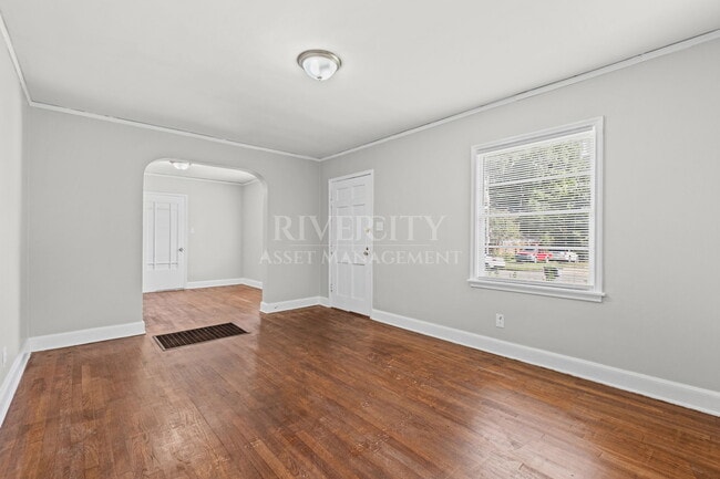 Building Photo - 1232 Vaughn Rd