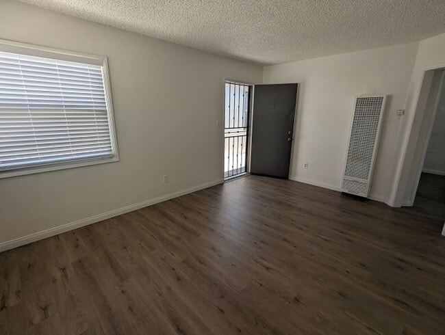 Building Photo - Single Story Duplex in San Diego; Trash Paid!