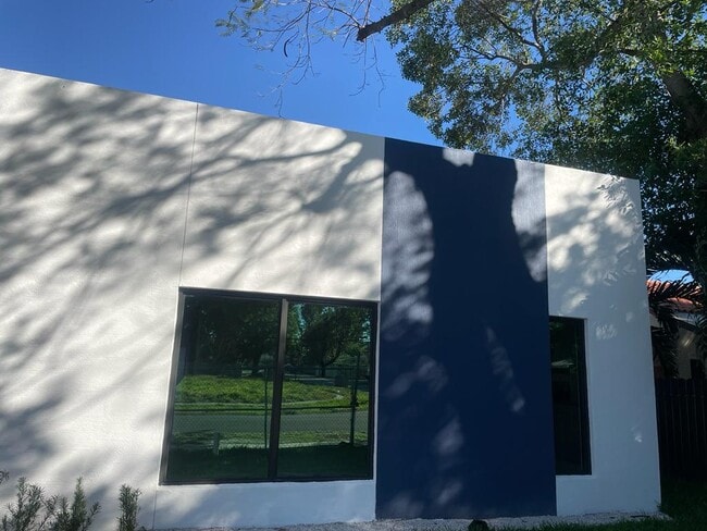Building Photo - 1121 NW 32nd St