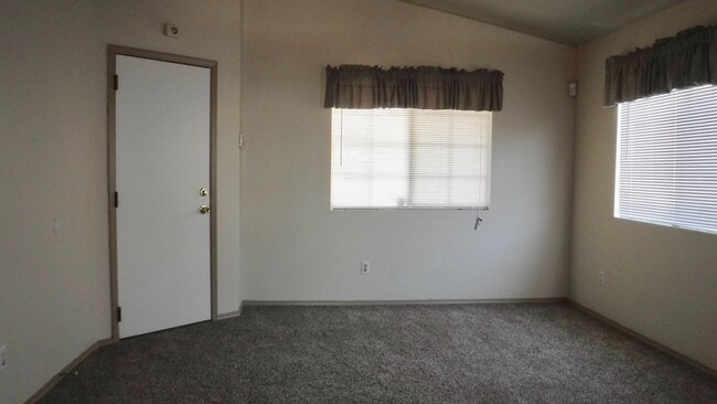 Building Photo - 3 Bedroom Home Near Unser and McMahon NW