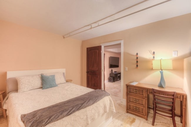 6th Bedroom on Grnd Floor - 2281 Cambridge Ave