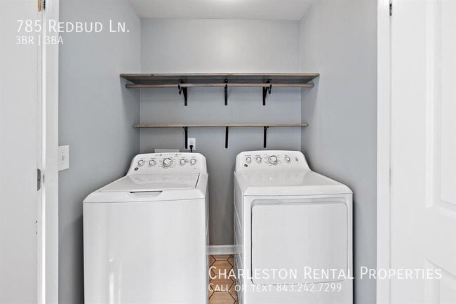 Building Photo - 785 Redbud Ln