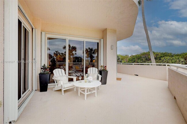 Building Photo - 5051 N Hwy A1A