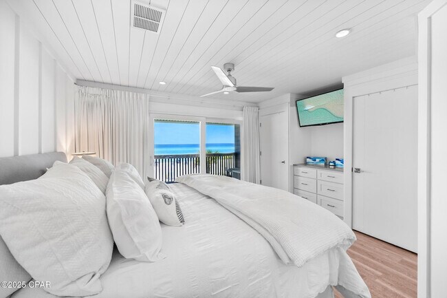 Building Photo - 17735 Front Beach Rd