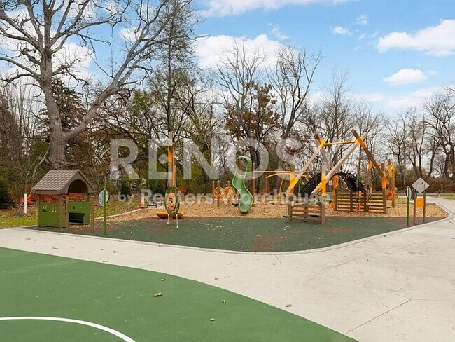 Building Photo - 2164-211A N Eustis St
