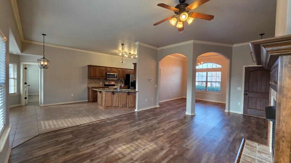 Building Photo - 3105 SW Pine Valley Rd