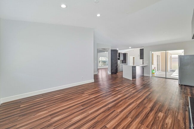 Building Photo - 4 Bed/ 2 Bath ~ Single Family Pool Home in San Carlos Park!