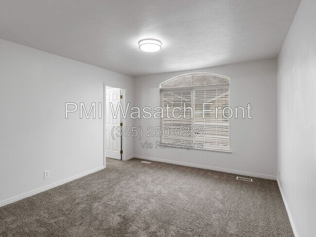 Building Photo - 3211 S 945 E