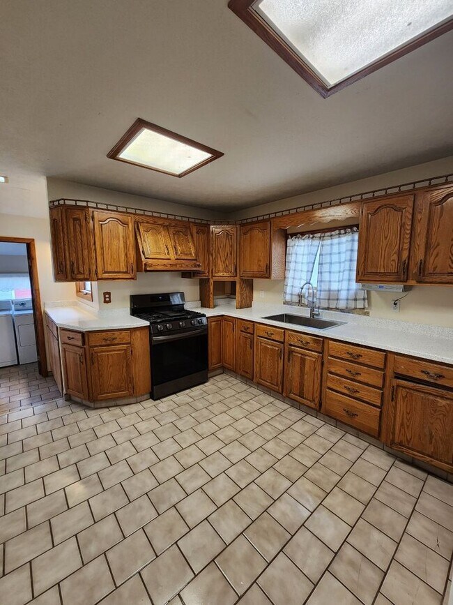 Building Photo - Lovely 3BD/1BA Home in Council Bluffs