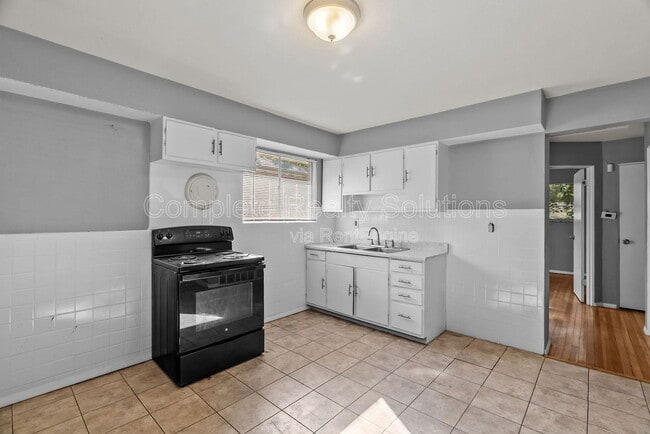 Building Photo - 1216 Lakeview Ave