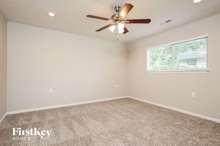 Building Photo - 304 Pembrook St