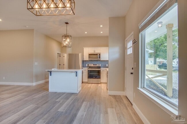 Building Photo - 203 S L St