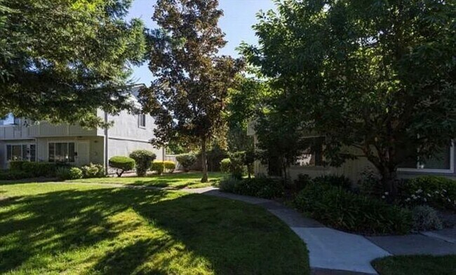 Building Photo - 5059 Charmian Dr