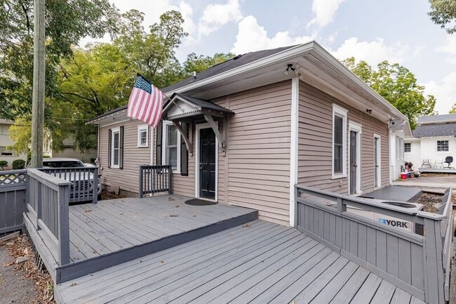 Building Photo - 185 Bloomfield St