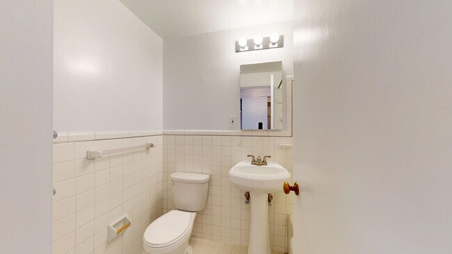 Building Photo - 702 Church St