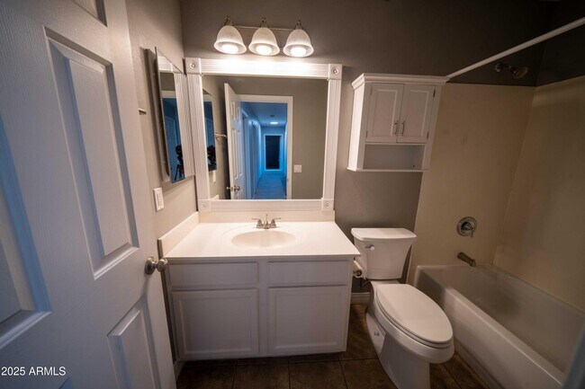 Building Photo - 11725 W Flanagan St