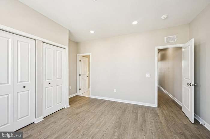 Building Photo - 914 S 54th St