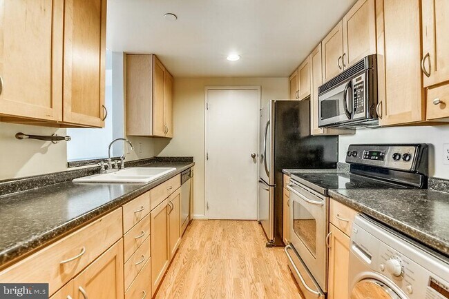 Building Photo - 1530 Key Blvd