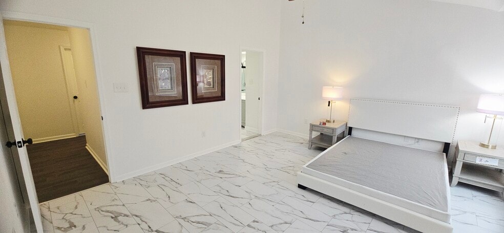 Building Photo - 8 Highlands Ct