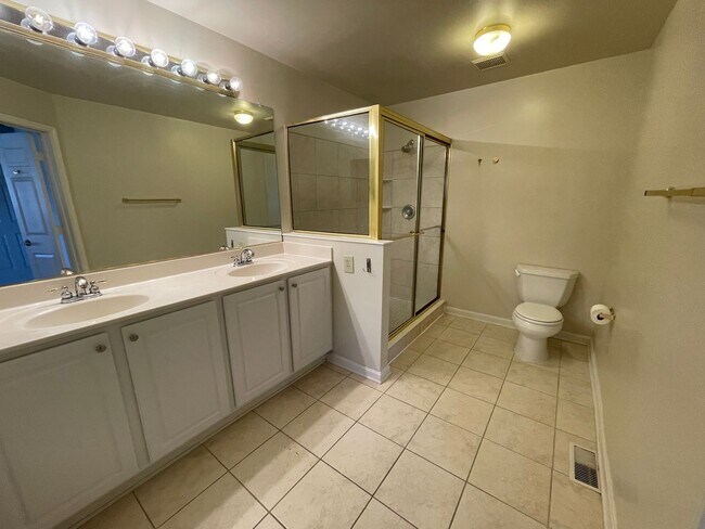 Building Photo - Luxurious And Spacious 3 Bed 2 Bath Brick Townhouse In Tysons Station