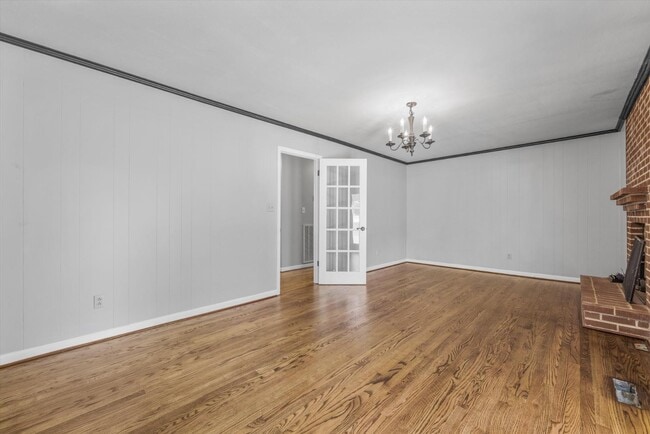 Building Photo - 600 Gale Ln