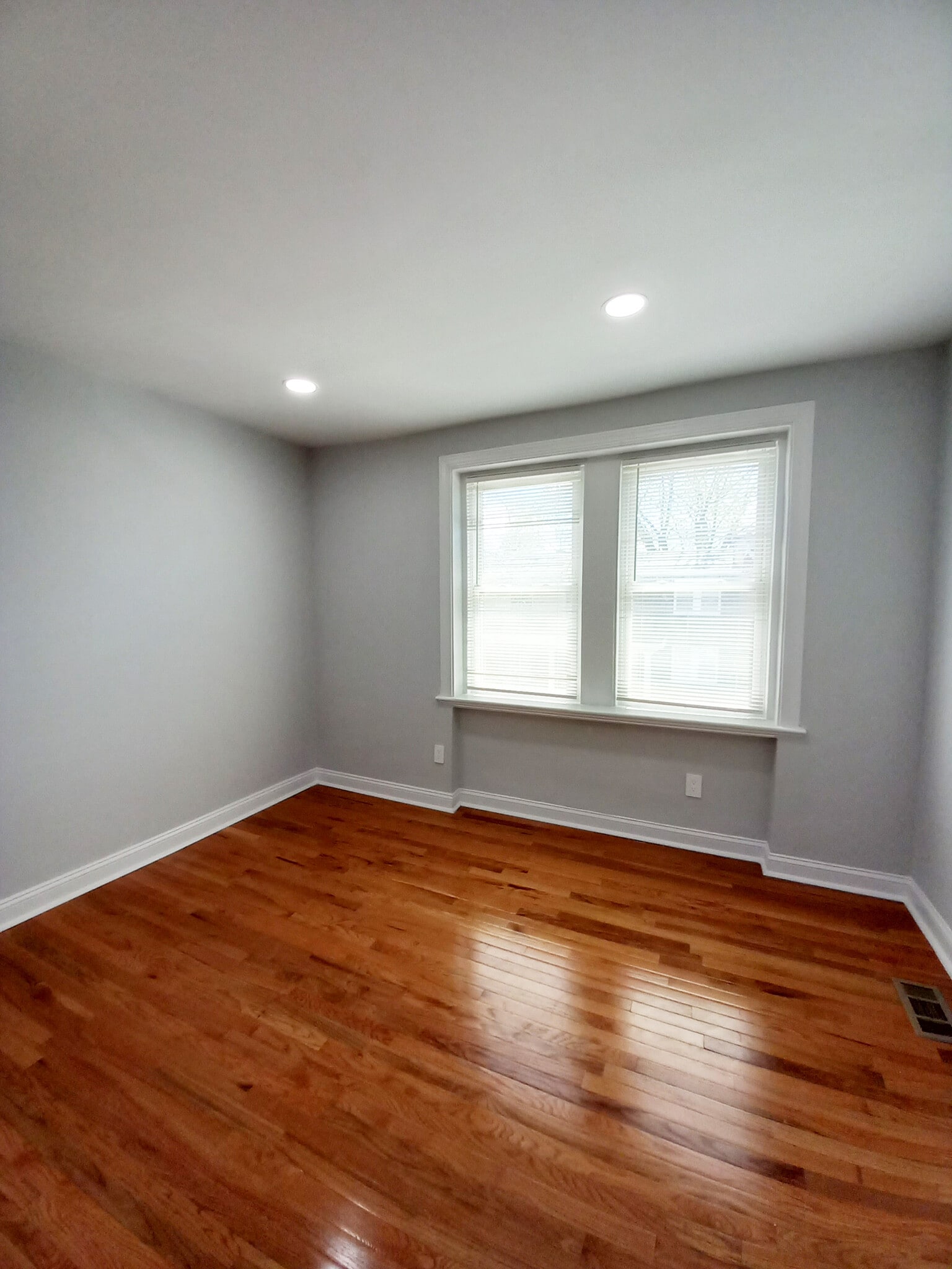 Building Photo - 943 E Stafford St