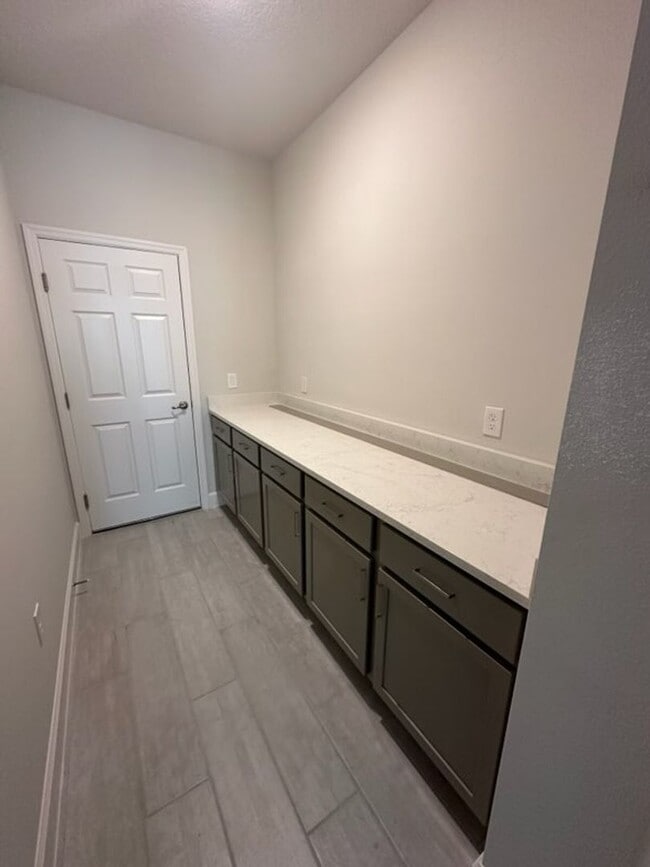 Building Photo - Move-In Ready Home Near SunRail & I-4 - Prime DeBary Location