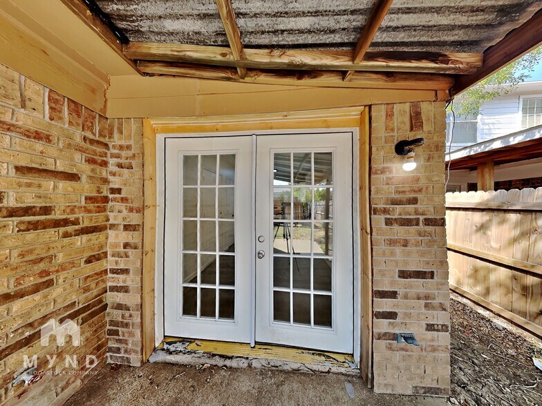 Building Photo - 1616 Beach Ln