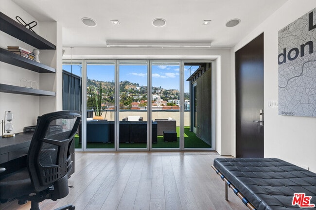 Building Photo - 1250 N Harper Ave