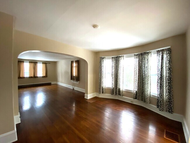 Building Photo - 2028 W 9th Ave