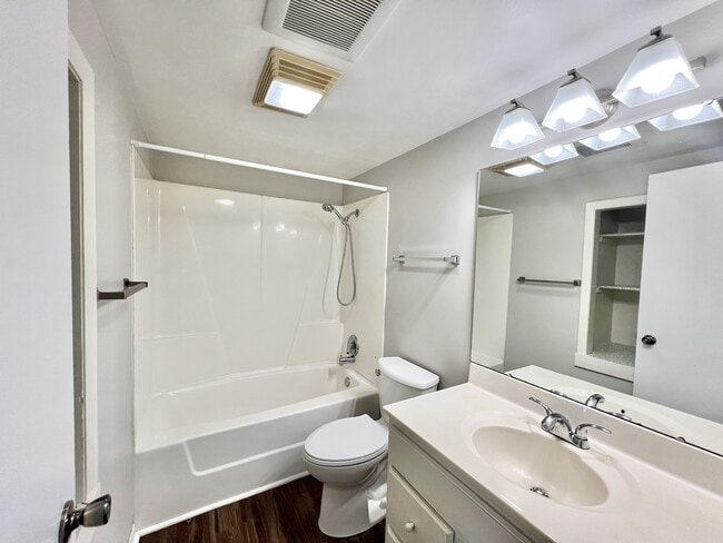 Building Photo - 2904 Northbrook Dr