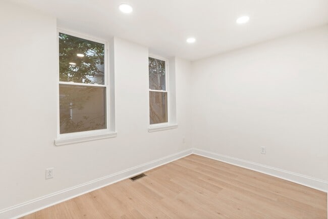 Building Photo - 1638 Latona St