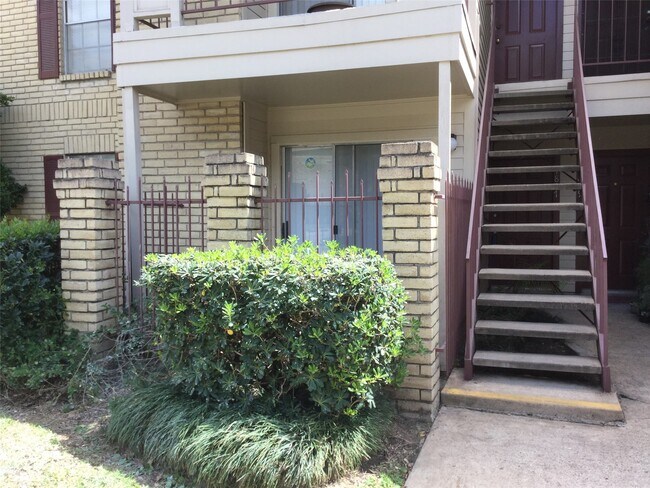 Building Photo - 2120 El Paseo St