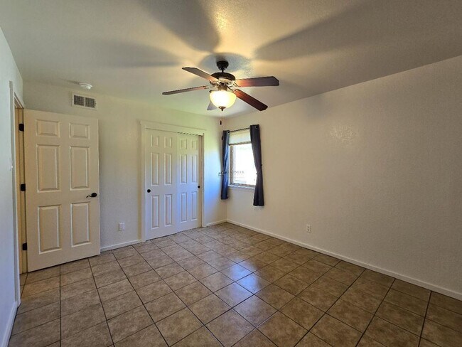 Building Photo - 601 W San Mateo Rd