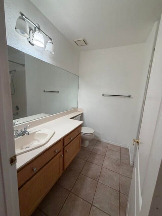 Building Photo - 2208 Rugged Mesa Dr