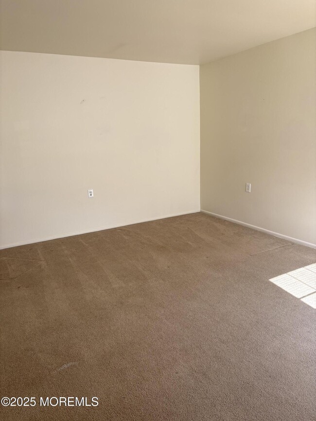 Building Photo - 1021F Aberdeen Dr