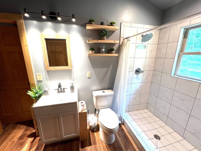 Building Photo - FULLY FURNISHED WITH ACCESS TO BEAUTIFUL L...
