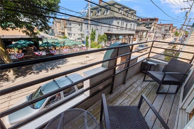 Building Photo - 492 Thames St