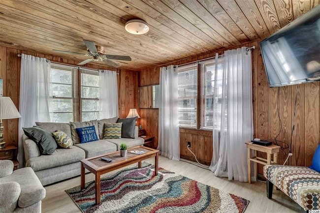 Building Photo - 502 16th Ave S